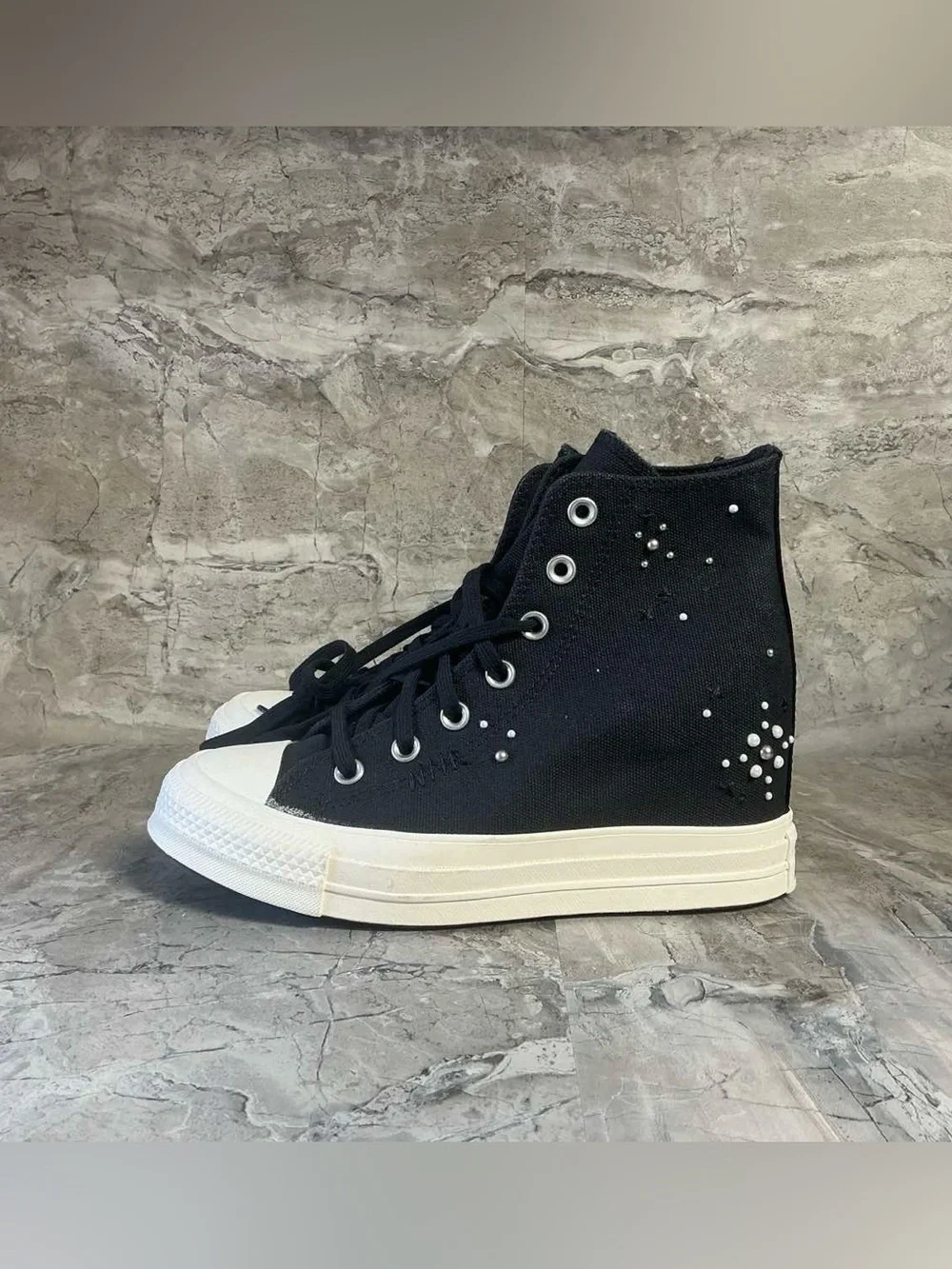 Converse upper material